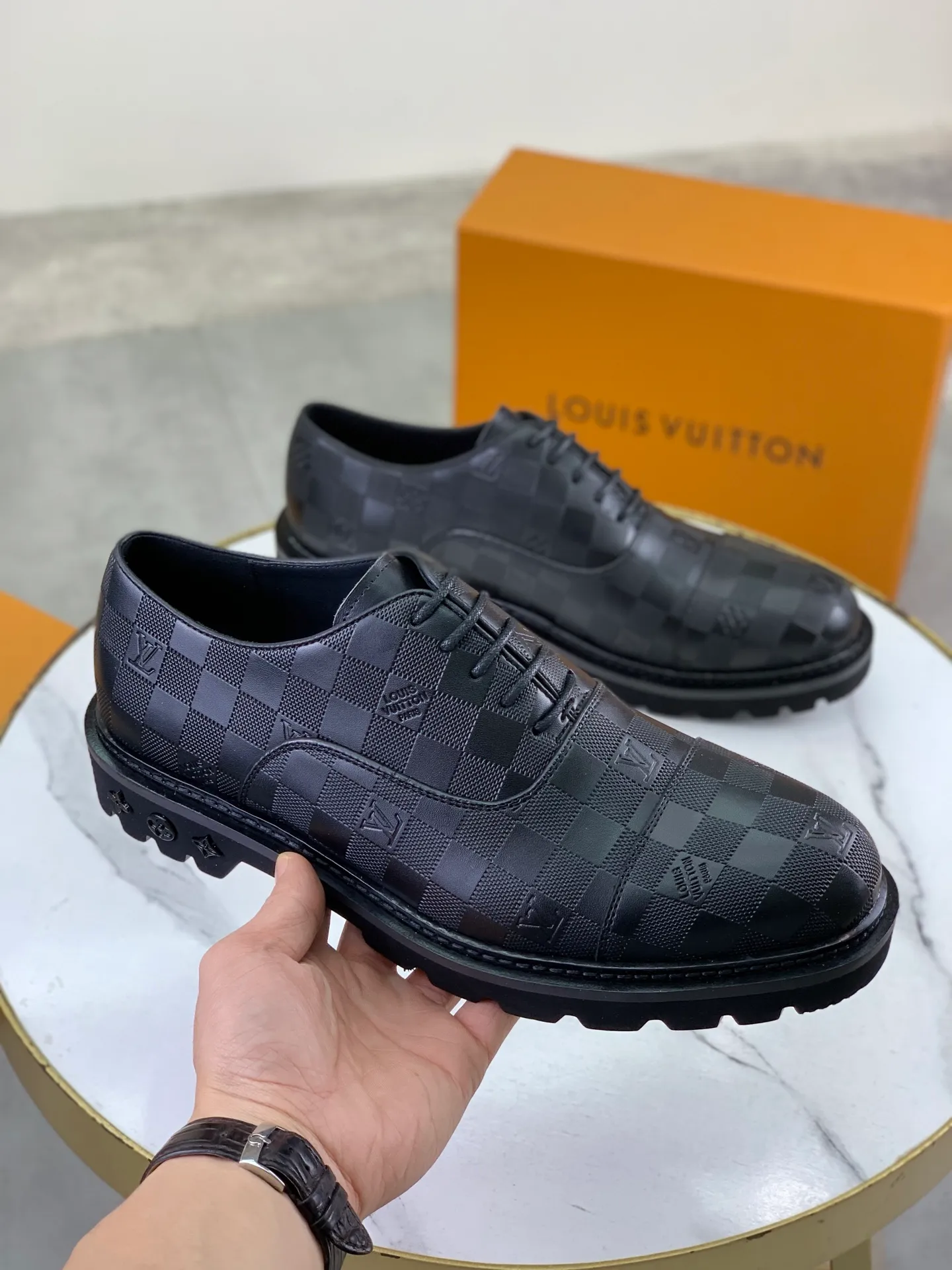 Factory price P820 💎💎💎Top version LOUIS VUITTON [Louis Vuitton] - LV men's business casual leather shoes, luxurious and noble 👞All imported original cowhide, just to create a more comfortable wearing experience, upper: original high-end calfskin➕Imported soft cowhide lining, original lightweight foam outsole✔️Color: 3️⃣colors available Size: 39-44 (38.45 46 can be customized (non-returnable)